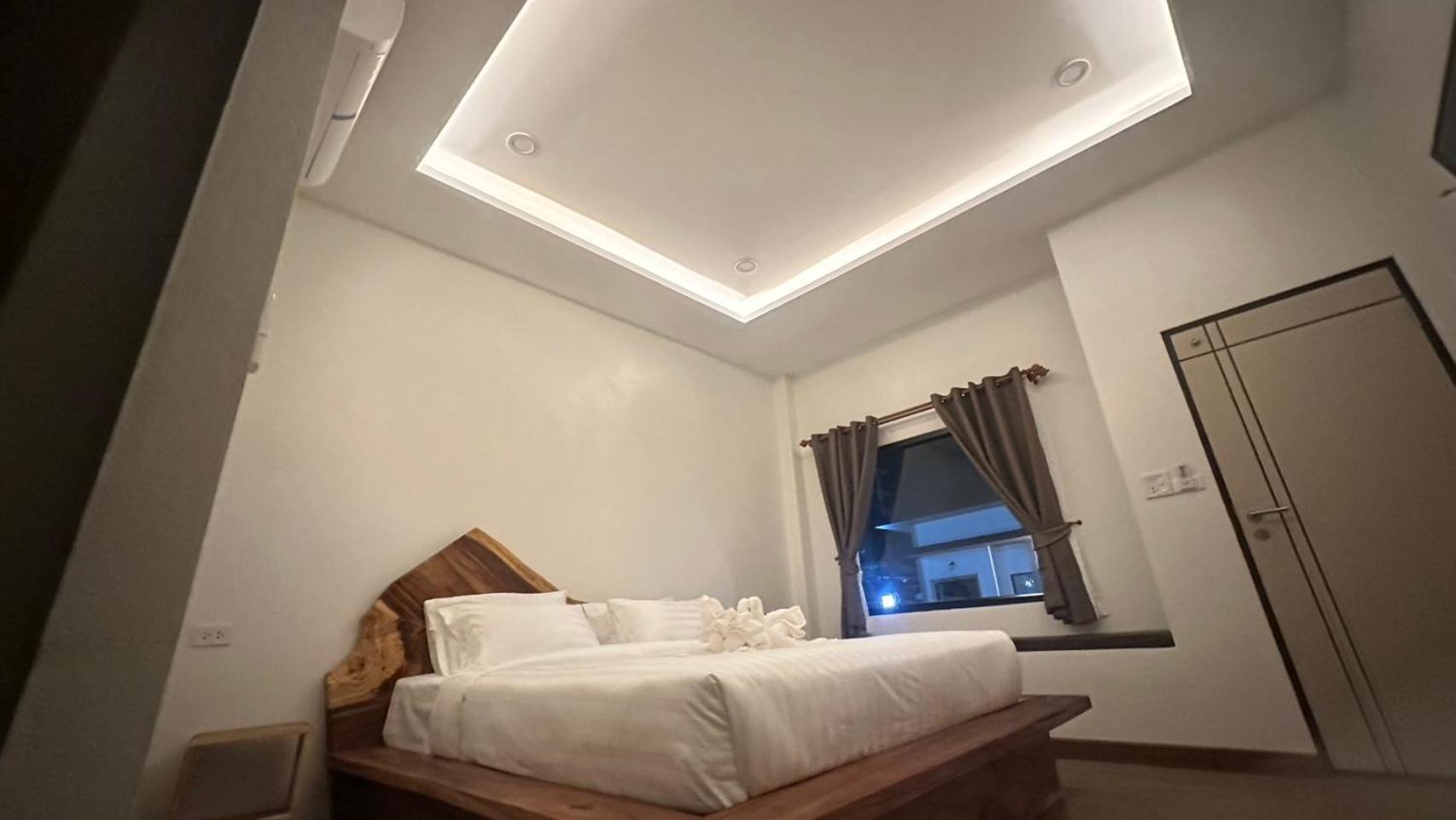 บ้านโอบอ้อม That Phanom