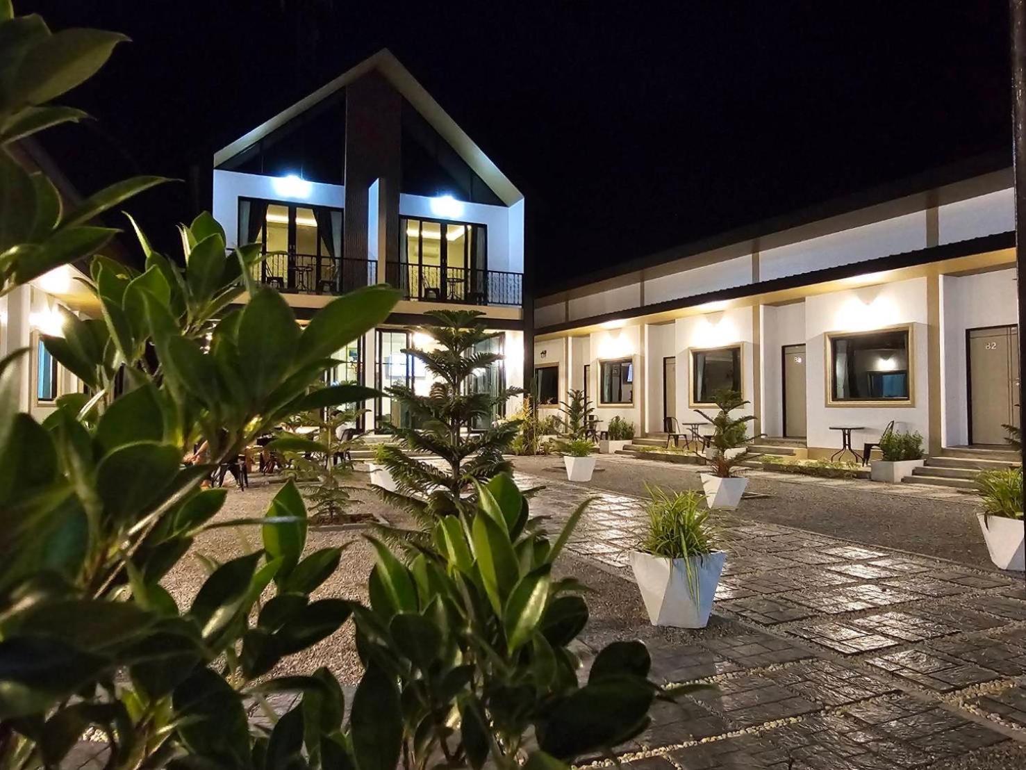 บ้านโอบอ้อม Homestay *